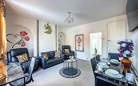 Luxury And Lovely Cosy Well Equipped Home With Free Parking And Free Fast Wifi